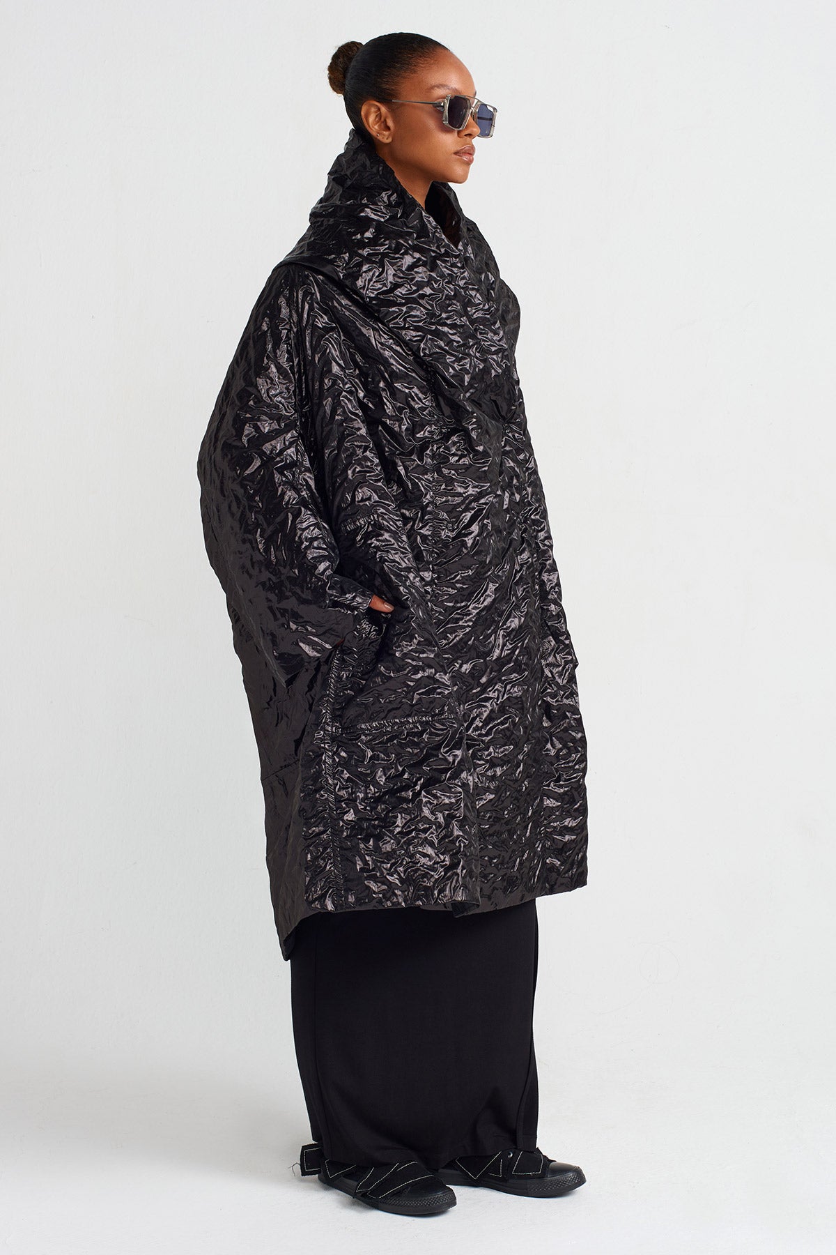 Siyah Kapişonlu Uzun Ceket-Y245015020