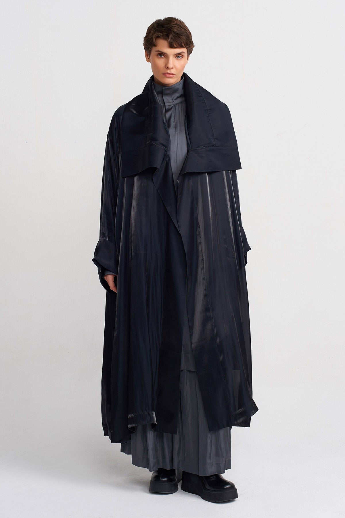 Siyah Parlak Kumaş Uzun Kimono Ceket-Y245015077