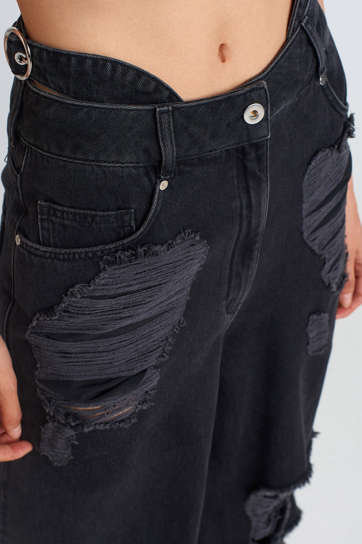 Siyah Eskitme Detaylı Denim Pantolon-Y253013001